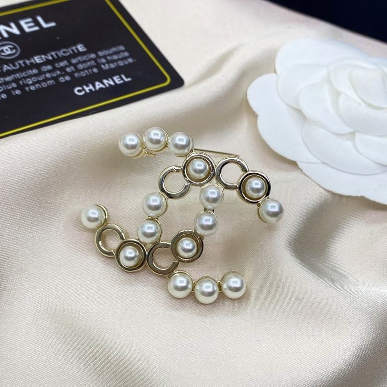 Chanel Brooch 252